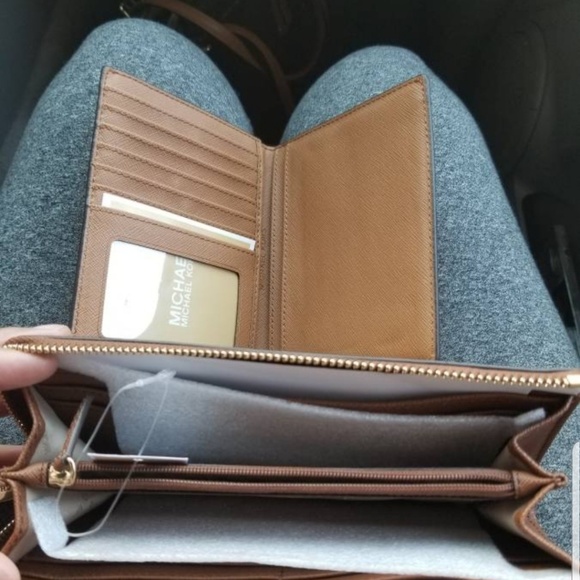 Michael Kors wallet - Picture 2 of 3